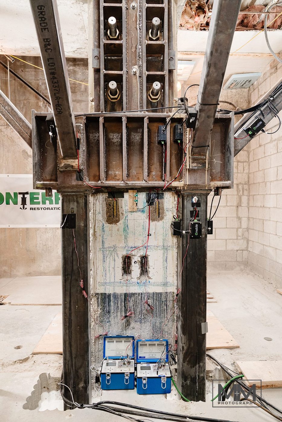 The installed bracket assembly on the column, with hydraulic connections at the base