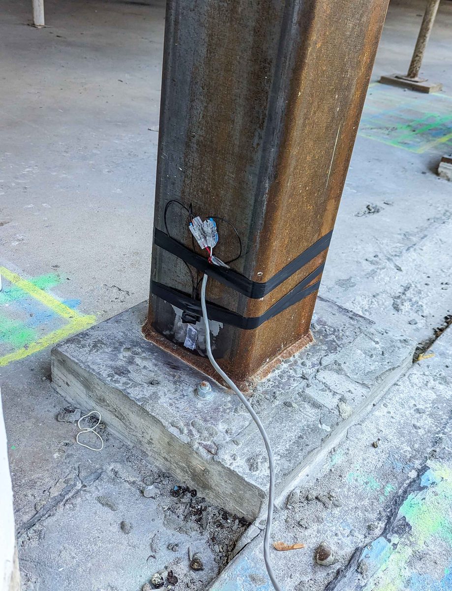 Strain gauge bonded to the flange of a steel shoring post near its base